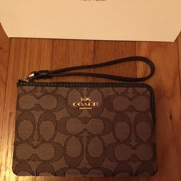 New with tag Coach Wallet Wristlet! Brown logo NWT - Picture 4 of 4